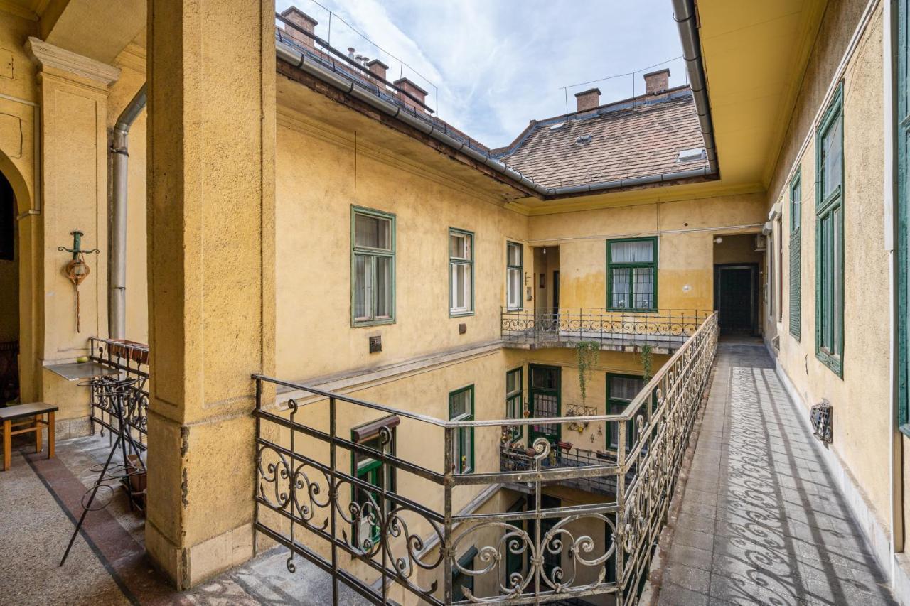 Youth Motive Studio With Gallery Budapest Extérieur photo